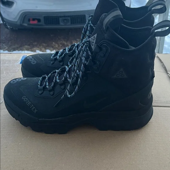 Nike ACG Black Gore-Tex Boots - Picture 4 of 5